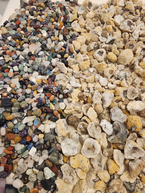 Gemstones, rocks and geodes