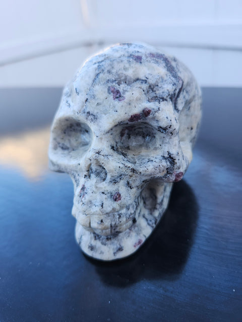 Amandine garnet skull