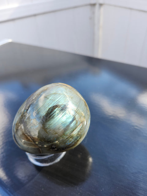 Labrodite egg carving