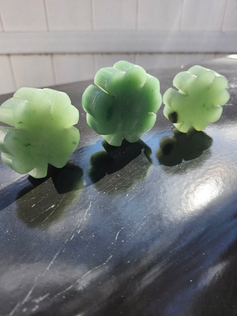 Green aventurine clover