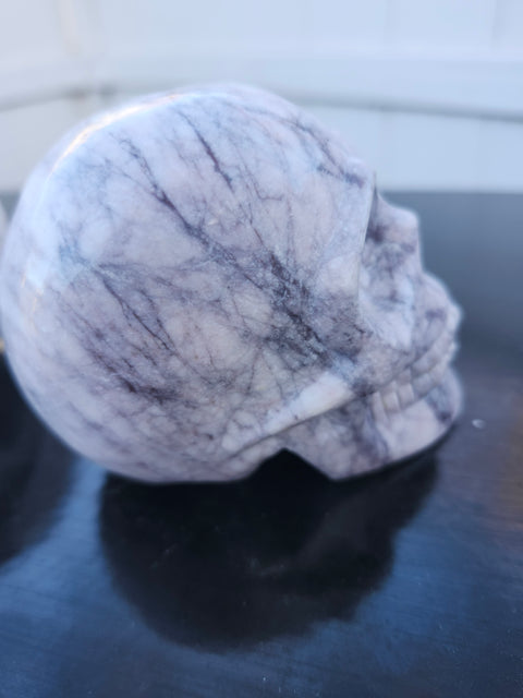 Magnesite calcite skull