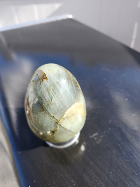 Labrodite egg carving