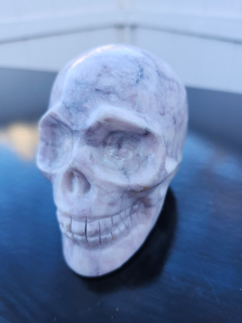 Magnesite calcite skull